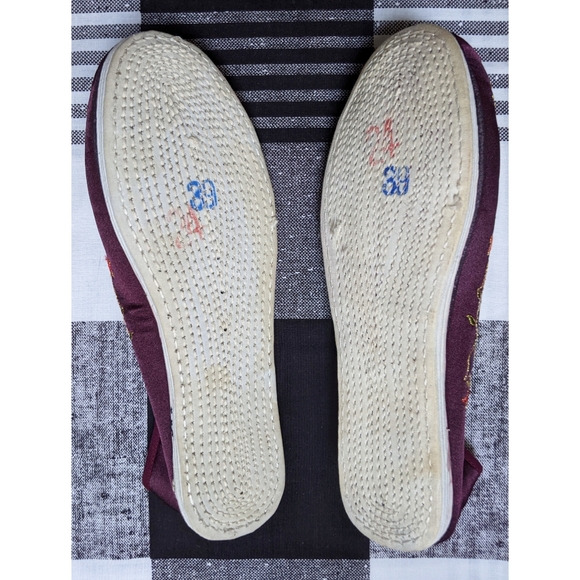 Sold🔴 NWOT silk embroidered Japanese floral rosette maroon ballet Slippers sz 8 - Picture 4 of 5